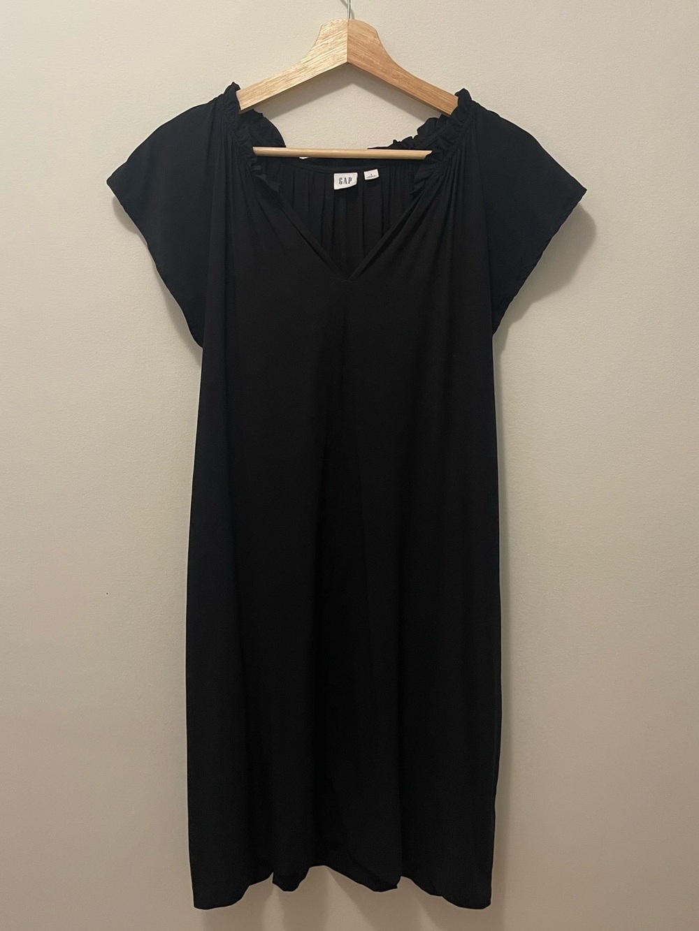 GAP Black V-Neck Cap Sleeve Dress
